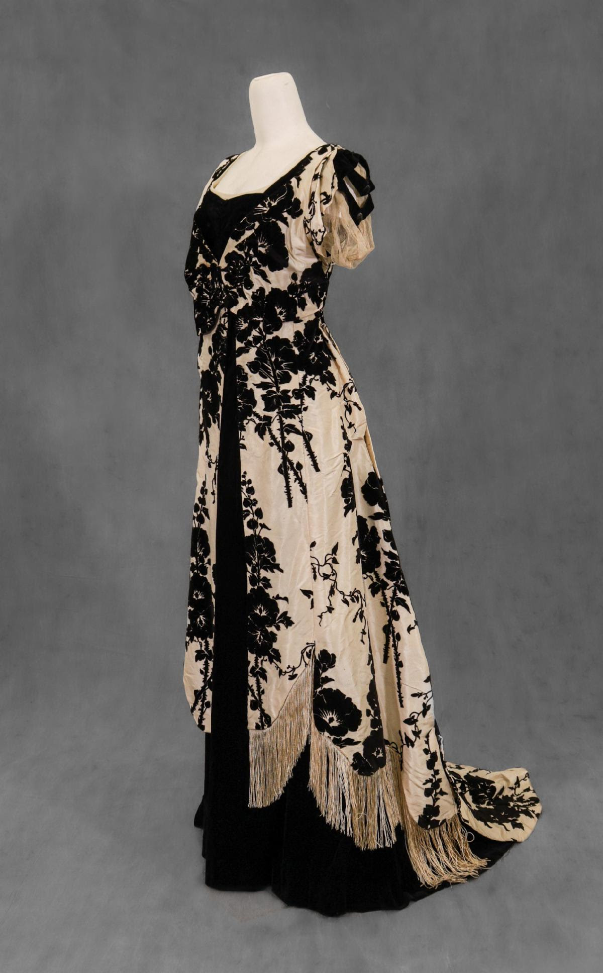 Dress hotsell 1900s fashion