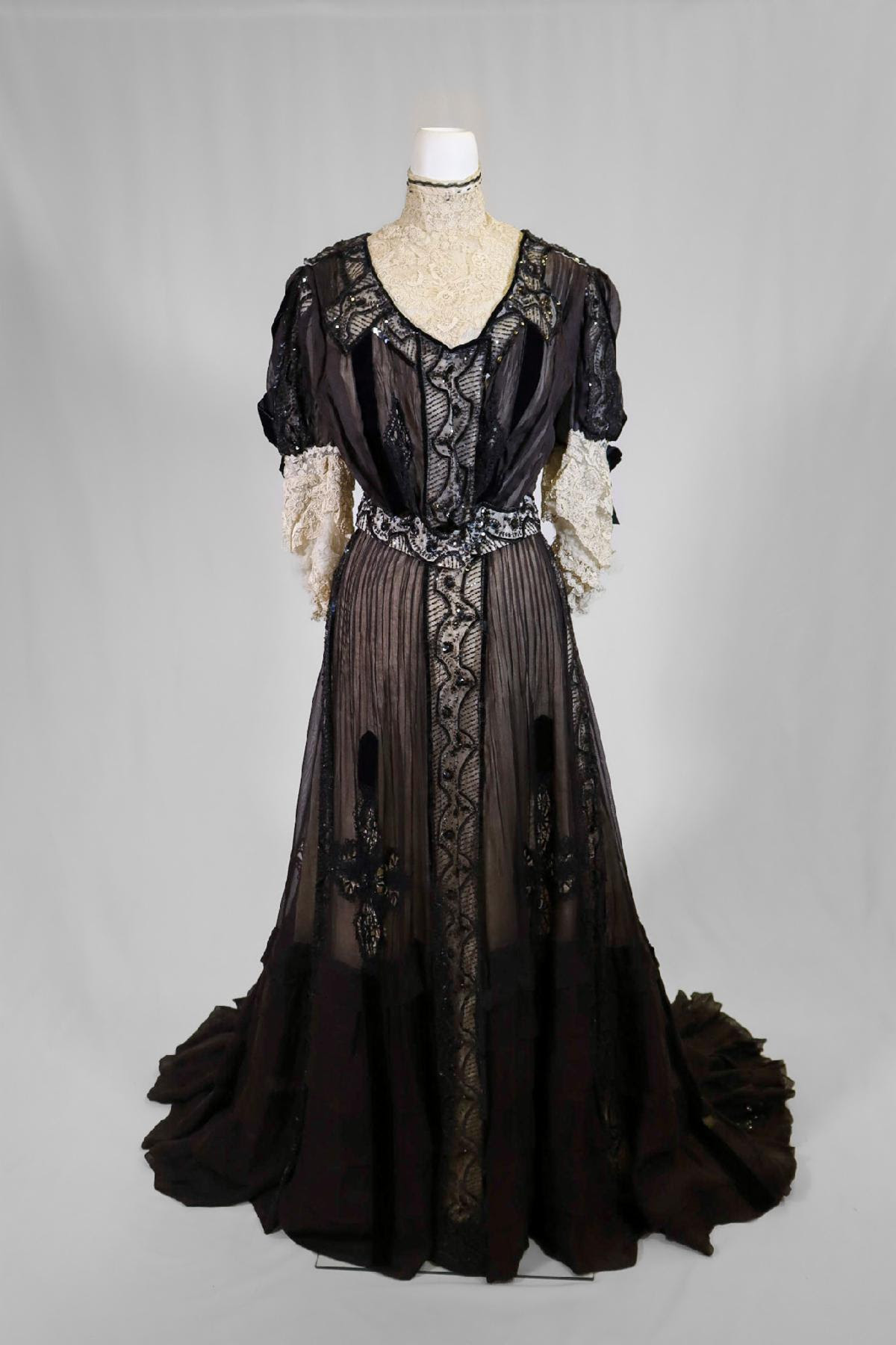 Edwardian evening outlet wear