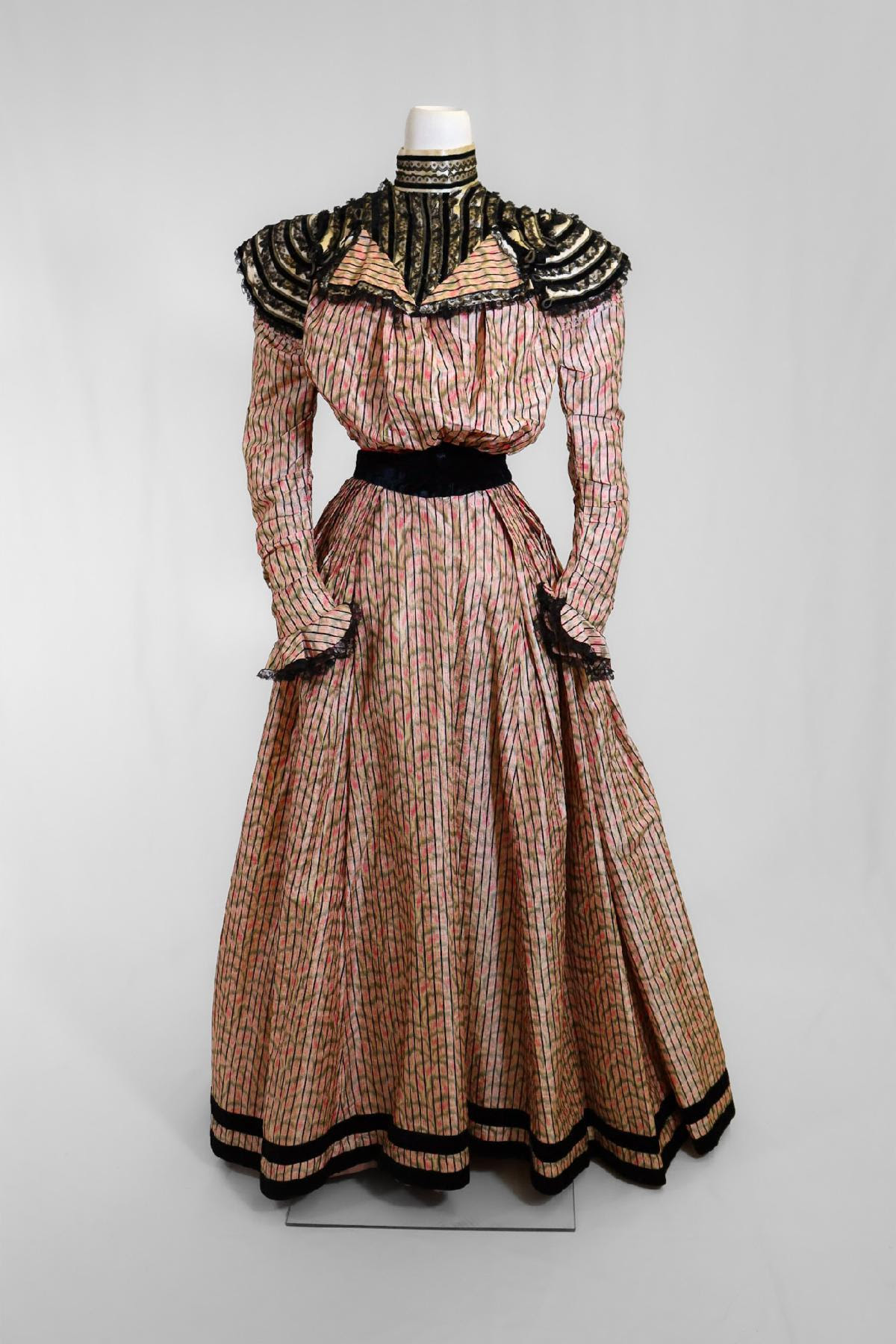 Clothing & Textiles: 1980s Power Dressing - New Canaan Museum and  Historical Society