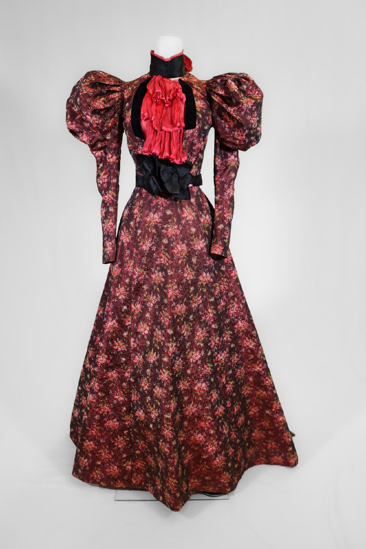 Clothing & Textiles - New Canaan Museum and Historical Society