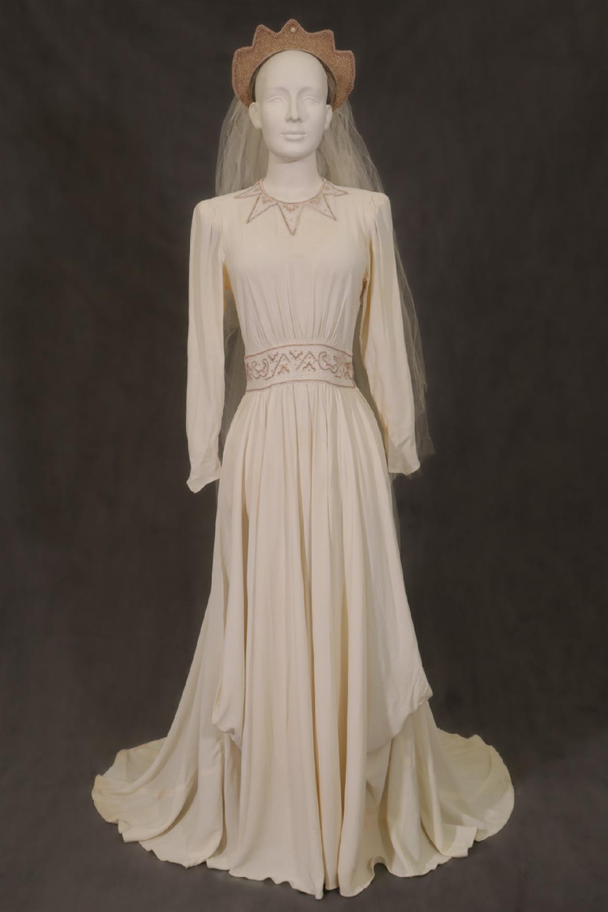 Clothing Textiles Wedding Dresses of the 1940s New Canaan