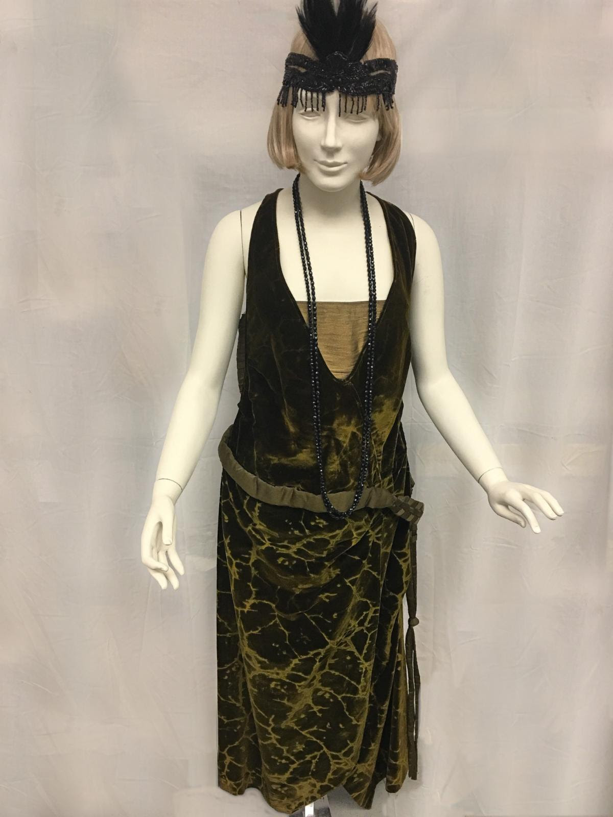 Clothing & Textiles: Evening Gowns of the 1920s - New Canaan Museum and  Historical Society