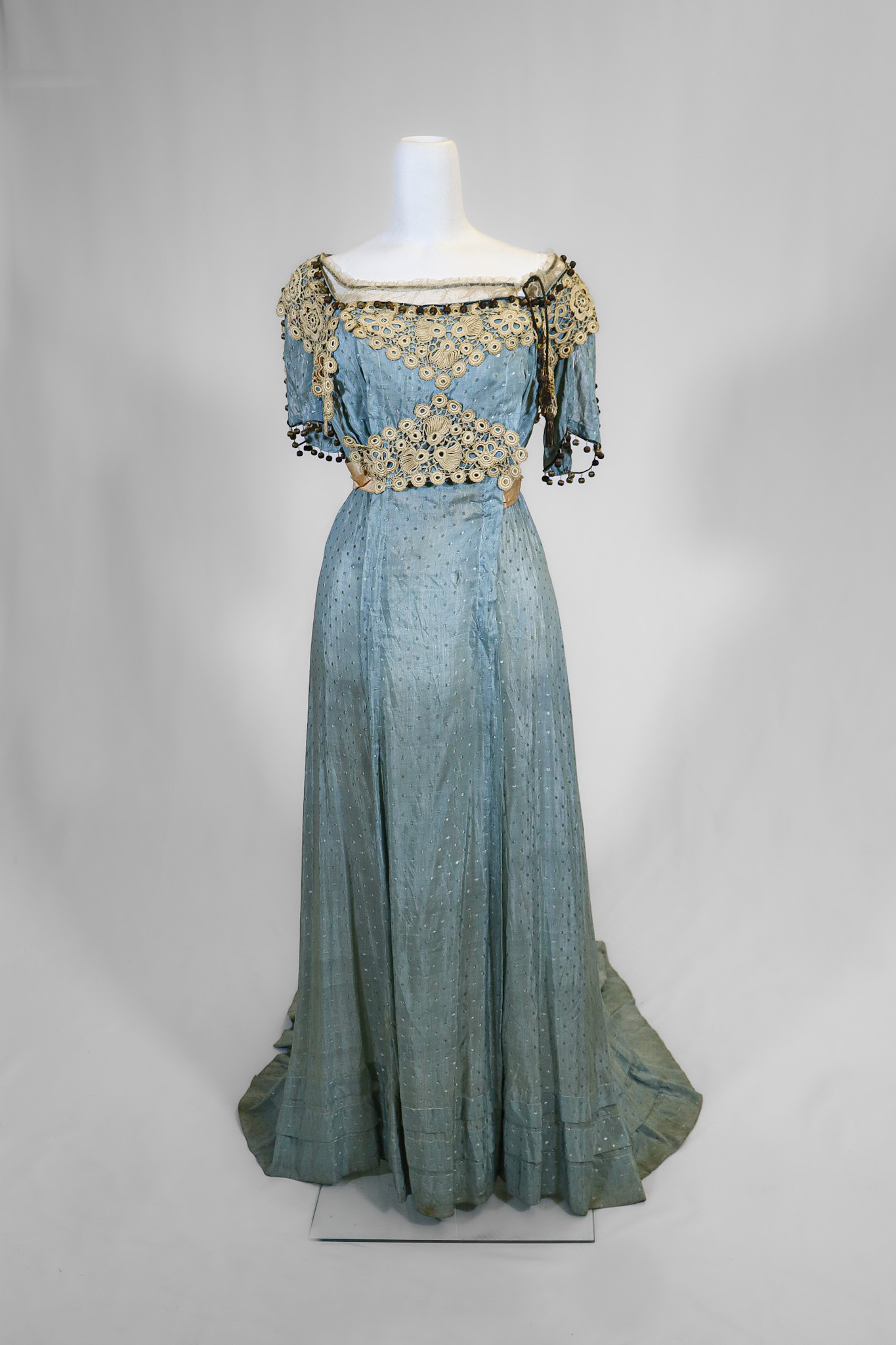 Clothing & Textiles - New Canaan Museum and Historical Society