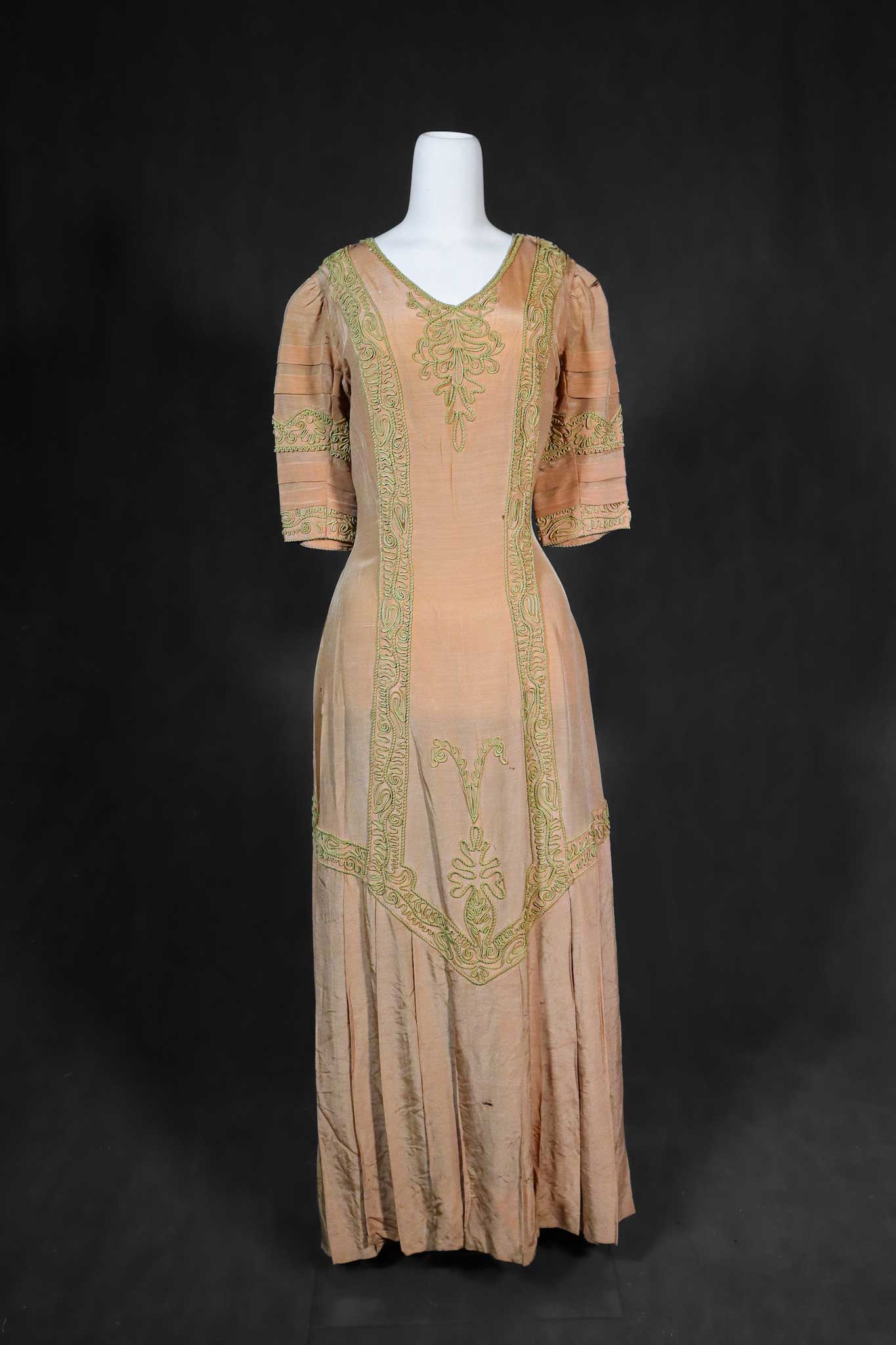 Clothing & Textiles - New Canaan Museum and Historical Society